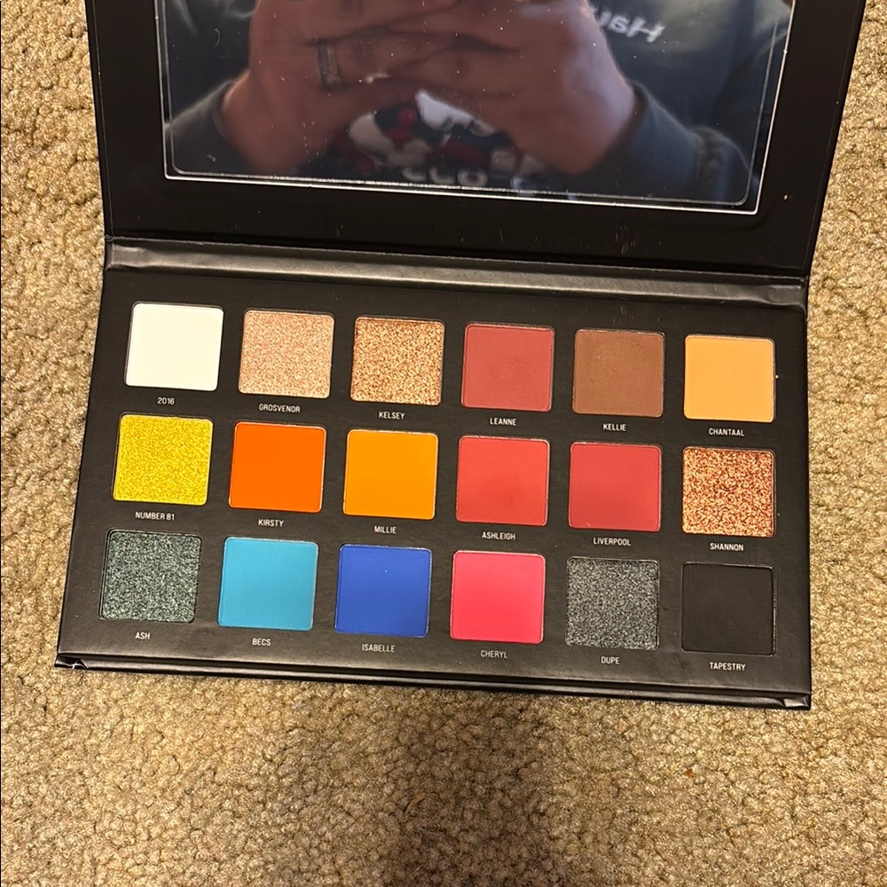 Sample Beauty The Cult Palette